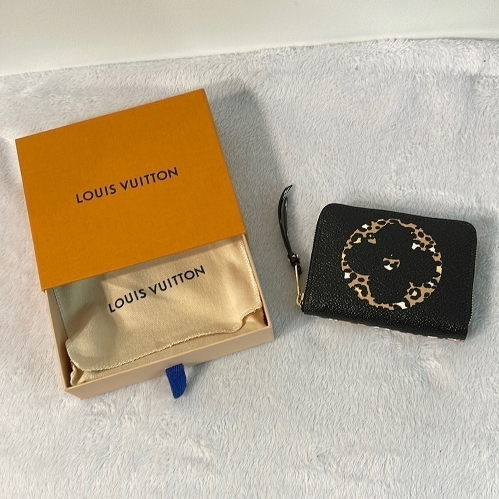 Authentic Louis Vuitton jungle monogram zippy